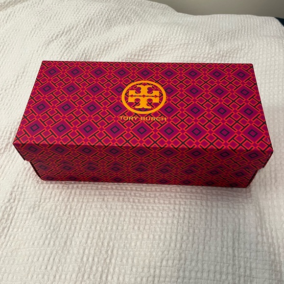 Brand new Tory Burch shoes, Size 8.5, Seashell Pink sandal - Picture 6 of 9